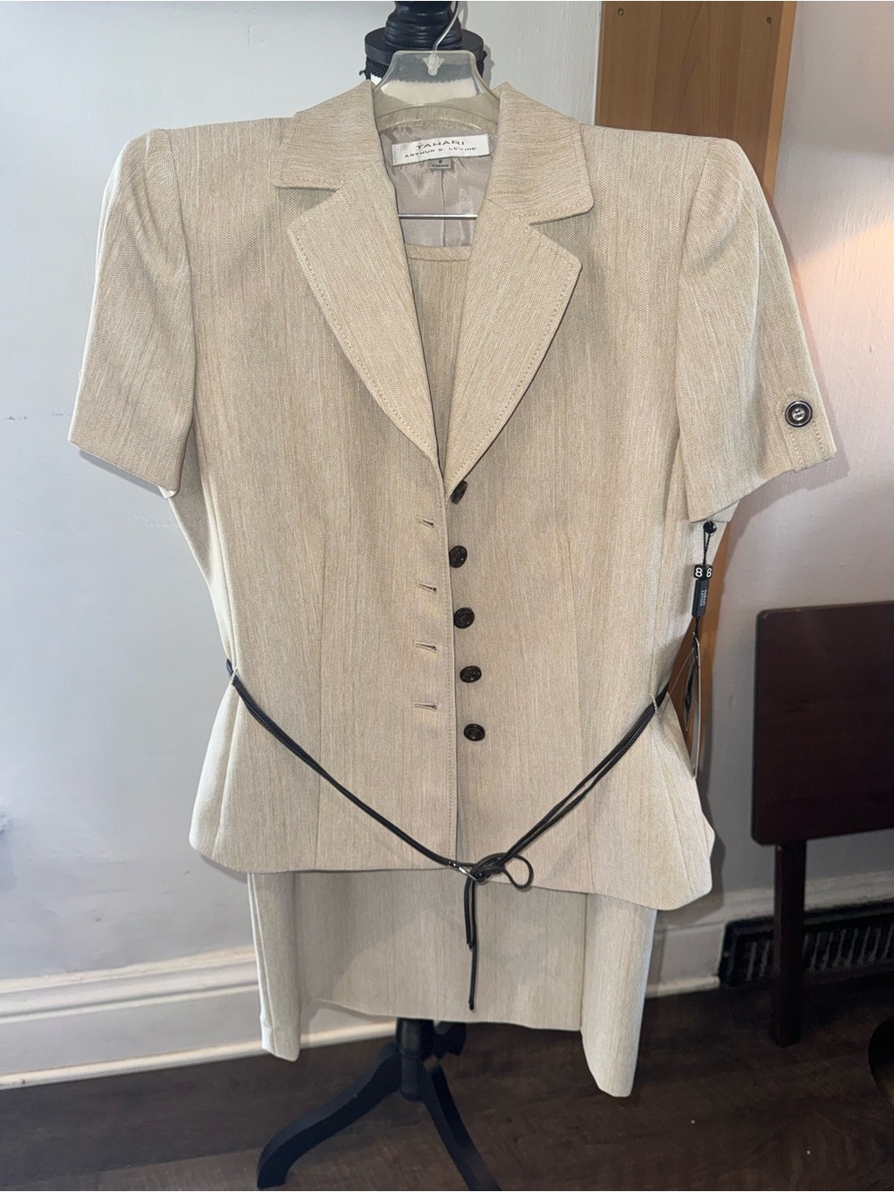 NWT TAHARI ASL Cream Short-Sleeve Tailored Blazer & Skirt Suit Set